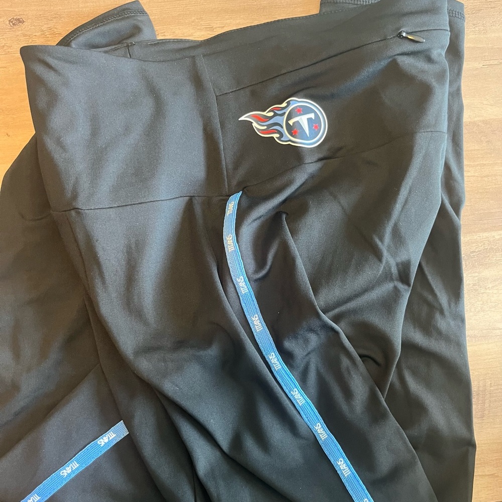 NWT-Tennessee Titans Leggings-Small